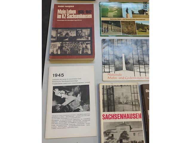 Lot 347 - concentratiekampen boeken en folders - afbeelding 3 van  5