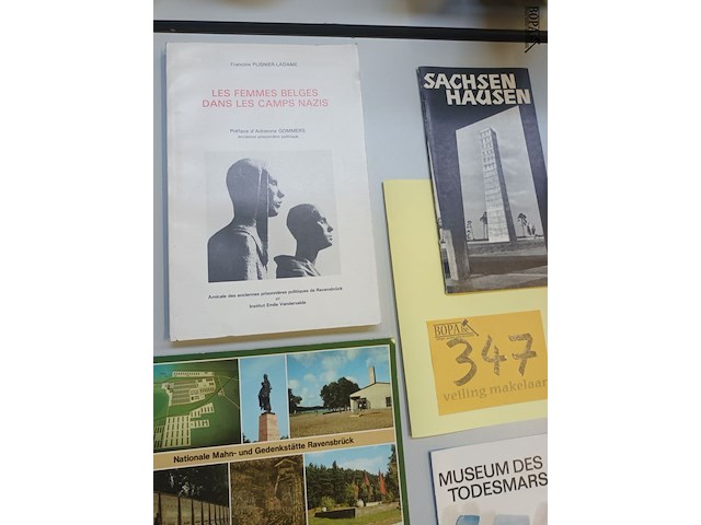 Lot 347 - concentratiekampen boeken en folders - afbeelding 4 van  5