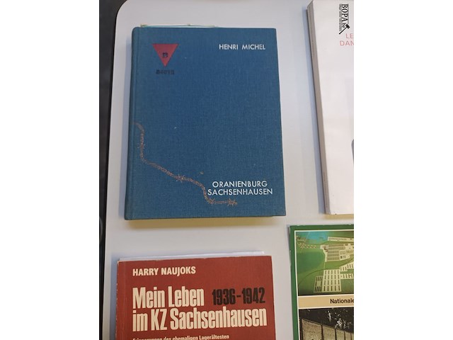 Lot 347 - concentratiekampen boeken en folders - afbeelding 5 van  5