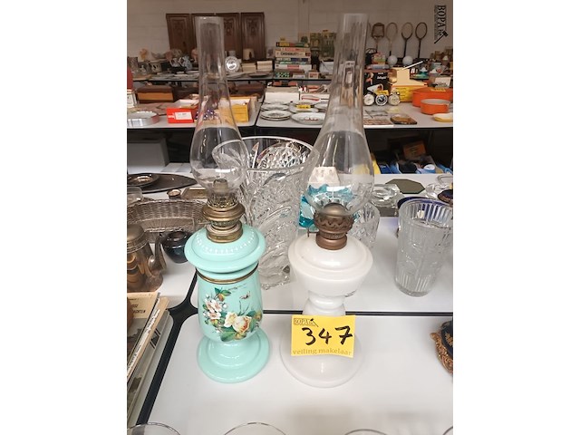 Lot 347 - olielampen. 2 stuks - afbeelding 1 van  4