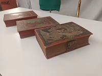 Lot 348 - antieke medische boeken. 3 stuks - afbeelding 2 van  10