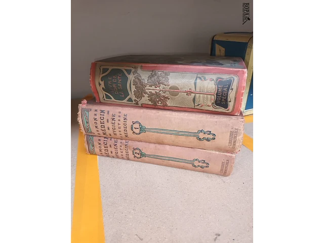 Lot 348 - antieke medische boeken. 3 stuks - afbeelding 9 van  10