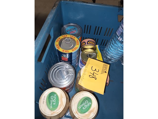 Lot 348 - conserven en waterflessen - afbeelding 2 van  4