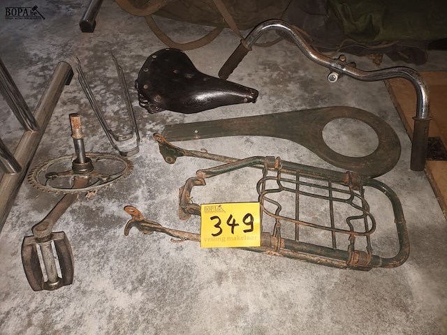 Lot 349 - onderdelen militaire fiets. 7 stuks - afbeelding 1 van  4