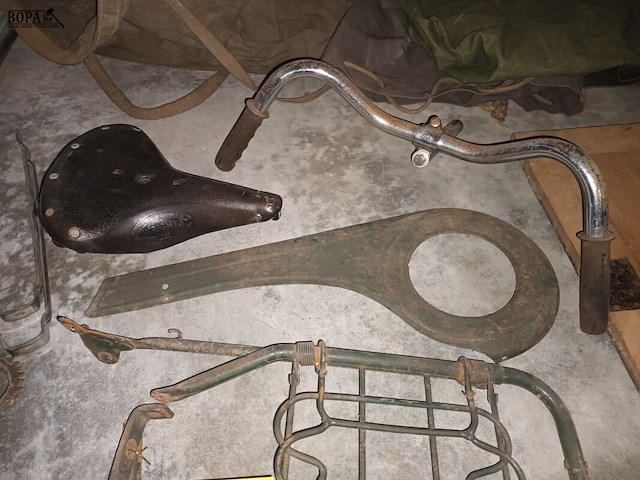 Lot 349 - onderdelen militaire fiets. 7 stuks - afbeelding 3 van  4