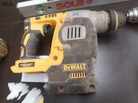 Lot 35 - accu boorhamer dewalt - afbeelding 2 van  4