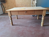 Lot 35 - antieke landelijke salontafel in grenenhout met lade - afbeelding 3 van  3