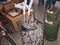 Lot 35 - boodschappen trolley en krukken - afbeelding 1 van  3