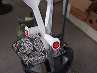 Lot 35 - boodschappen trolley en krukken - afbeelding 2 van  3