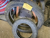 Lot 35 - bromfietsbanden 2 stuks