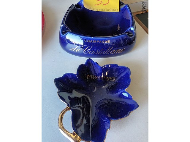 Lot 35 - champagne asbakken. 2 stuks - afbeelding 1 van  5