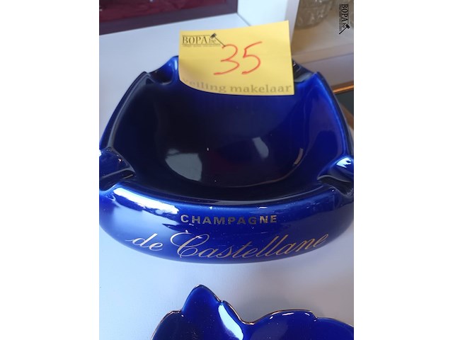 Lot 35 - champagne asbakken. 2 stuks - afbeelding 2 van  5