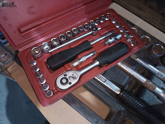 Lot 35 - doppenset in koffer. 2 stuks - afbeelding 2 van  3