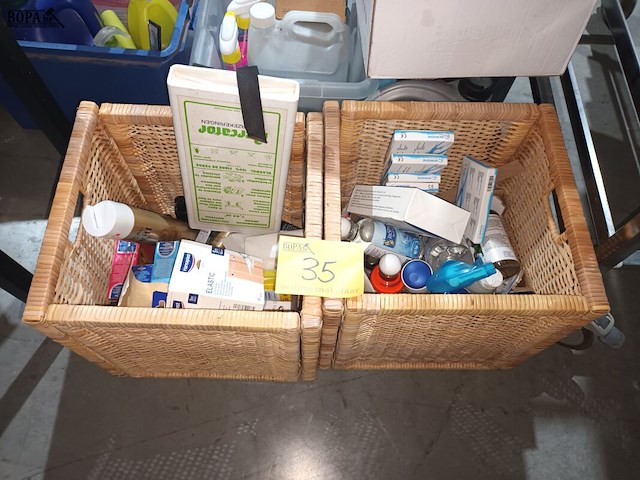 Lot 35 - ehbo en verzorging - afbeelding 1 van  5