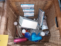 Lot 35 - ehbo en verzorging - afbeelding 2 van  5
