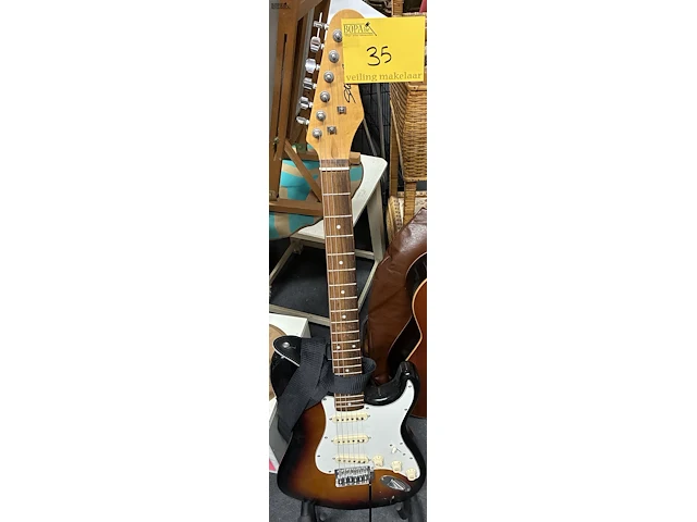 Lot 35 - elektrische gitaar - stratocastermodel - stagg - afbeelding 1 van  4
