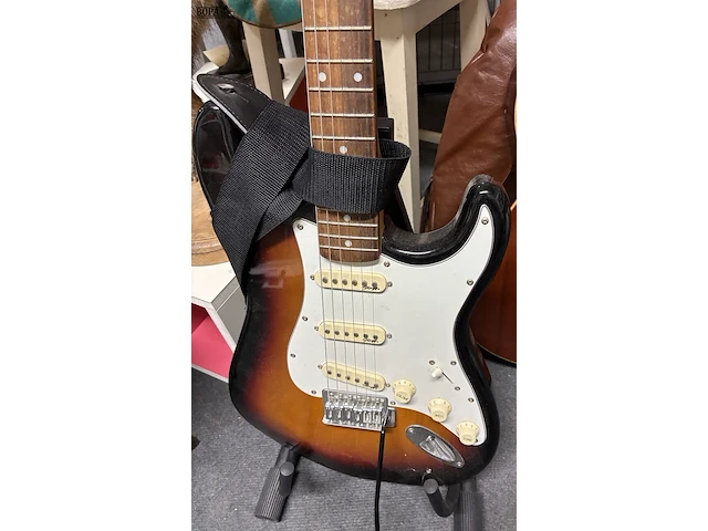 Lot 35 - elektrische gitaar - stratocastermodel - stagg - afbeelding 3 van  4