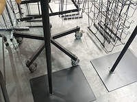 Lot 35 - etalagepop - afbeelding 3 van  3