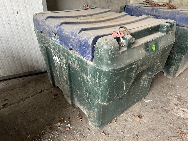 Lot 35 - fieldmaster mazouttank met pomp - afbeelding 2 van  5