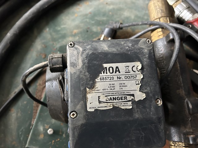 Lot 35 - fieldmaster mazouttank met pomp - afbeelding 3 van  5