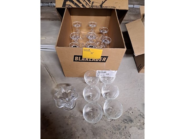 Lot 35 - ijscoupes - 2 soorten - afbeelding 1 van  2