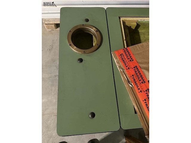 Lot 35 - industriële strijktafel met toebehoren - afbeelding 3 van  8