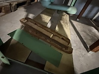 Lot 35 - industriële strijktafel met toebehoren - afbeelding 7 van  8