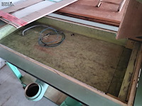 Lot 35 - industriële strijktafel met toebehoren - afbeelding 8 van  8