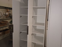 Lot 35 - kast met 2 deuren - afbeelding 2 van  2