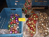 Lot 35 - kerstballen en boompje - afbeelding 2 van  5
