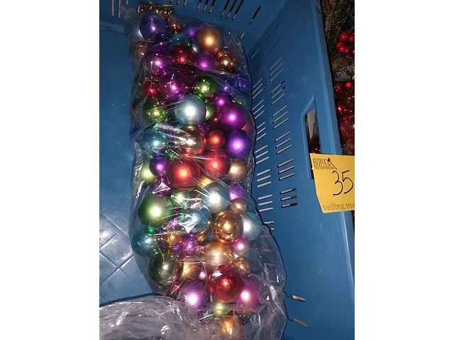 Lot 35 - kerstballen en boompje - afbeelding 3 van  5