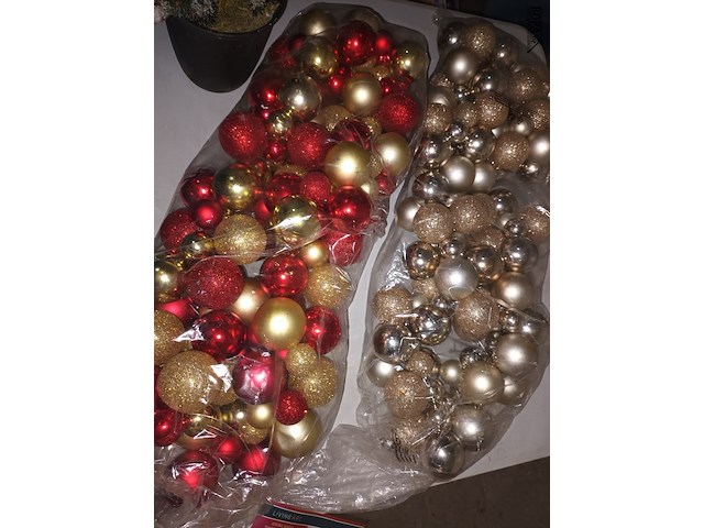 Lot 35 - kerstballen en boompje - afbeelding 4 van  5