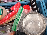 Lot 35 - keuken- en bakgerei. 2 bakken - afbeelding 4 van  8