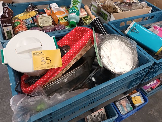 Lot 35 - keuken- en bakgerei. 2 bakken - afbeelding 8 van  8