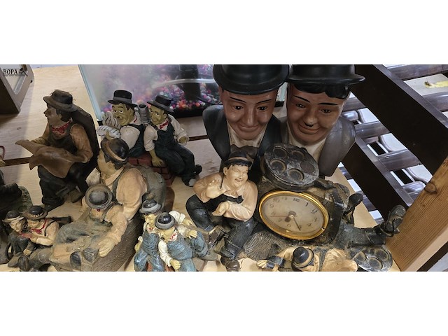 Lot 35 - laurel & hardy beeldjes ong 14 stuks - afbeelding 4 van  4