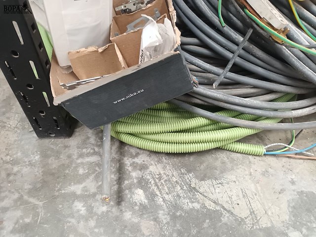 Lot 35 - lot elektriciteitsmateriaal - afbeelding 3 van  4