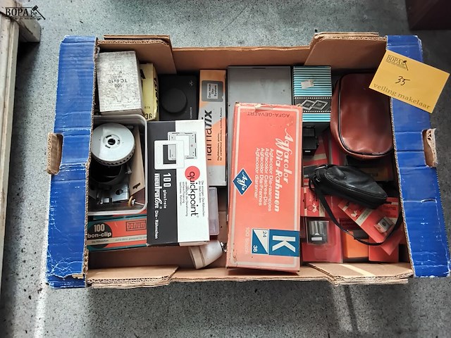 Lot 35 - lot fotografiemateriaal - afbeelding 1 van  1