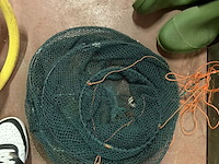 Lot 35 - lot vissersgerief allerlei in koffer + vissersmandje - afbeelding 8 van  10