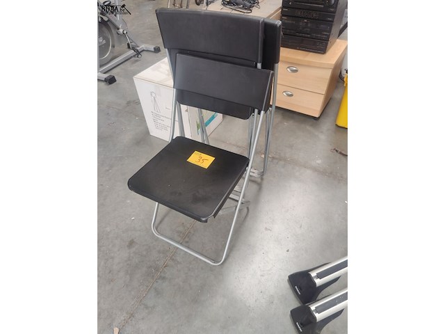 Lot 35 - opklapbare stoelen - 3 stuks - afbeelding 1 van  2