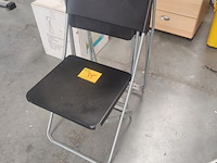 Lot 35 - opklapbare stoelen - 3 stuks - afbeelding 1 van  2