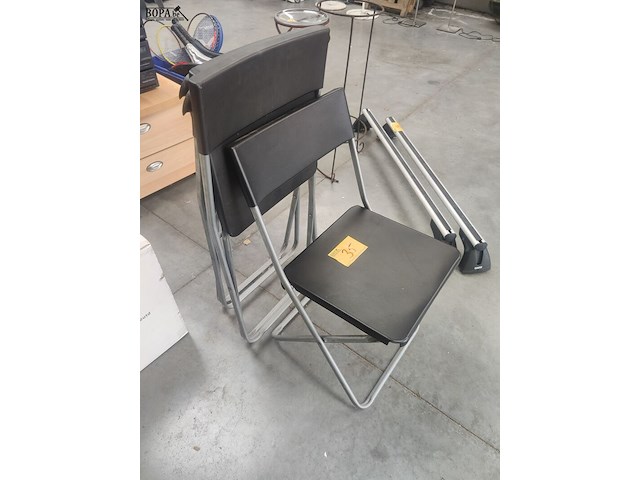 Lot 35 - opklapbare stoelen - 3 stuks - afbeelding 2 van  2