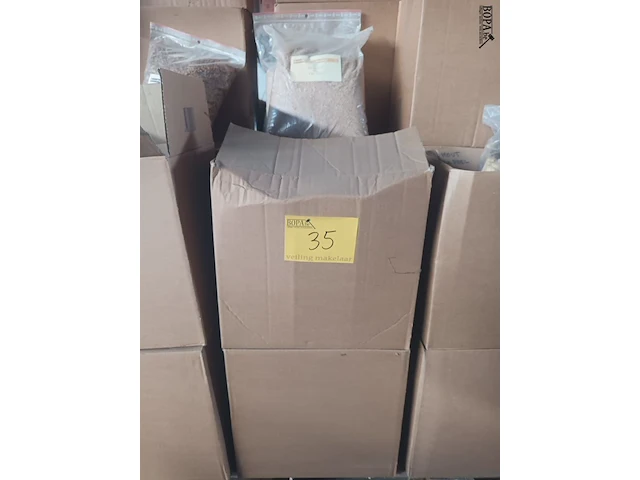 Lot 35 - rookmot eik 1 kg. 15 stuks - afbeelding 1 van  2