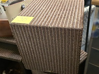 Lot 35 - set van 2 rotanbijzet/nachttafels in kubusvorm - afbeelding 2 van  3