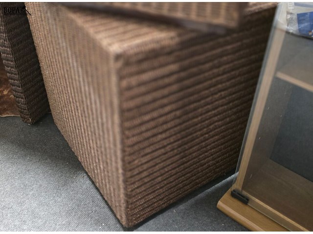 Lot 35 - set van 2 rotanbijzet/nachttafels in kubusvorm - afbeelding 3 van  3