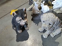 Lot 35 - tuinbeelden thema dieren: honden, beertjes, konijnen - 8 stu - afbeelding 4 van  4