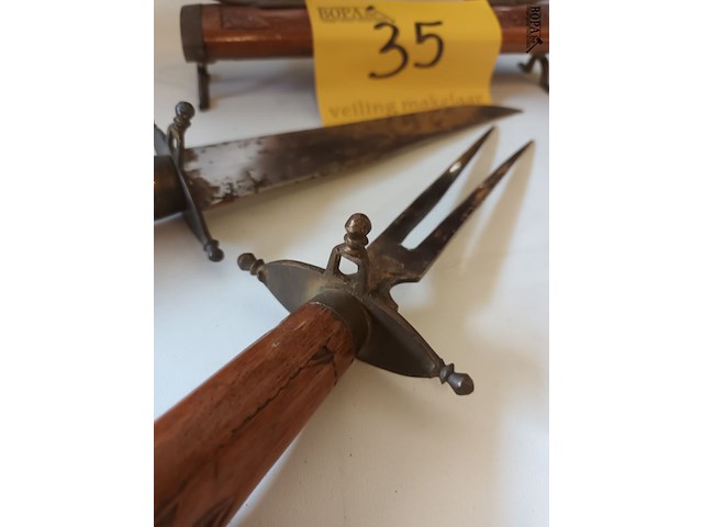 Lot 35 - vintage indisch mes en vork - afbeelding 3 van  3