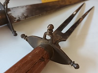 Lot 35 - vintage indisch mes en vork - afbeelding 3 van  3