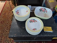 Lot 35 - vintage petrus regout serviesset uit maastricht - afbeelding 1 van  3
