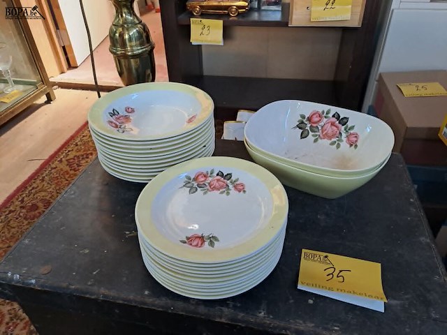 Lot 35 - vintage petrus regout serviesset uit maastricht - afbeelding 2 van  3