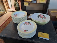 Lot 35 - vintage petrus regout serviesset uit maastricht - afbeelding 2 van  3